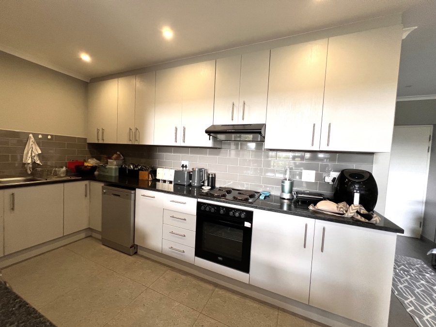 To Let 2 Bedroom Property for Rent in Royal Ascot Western Cape